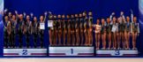 Белый пьедестал почёта с флагом России